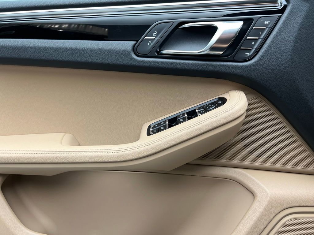 New 2026 Porsche Macan image 17