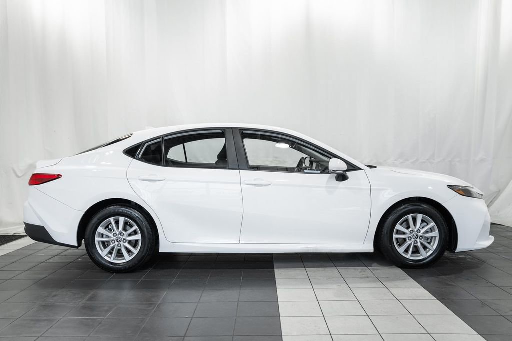 Used 2025 Toyota Camry LE image 3