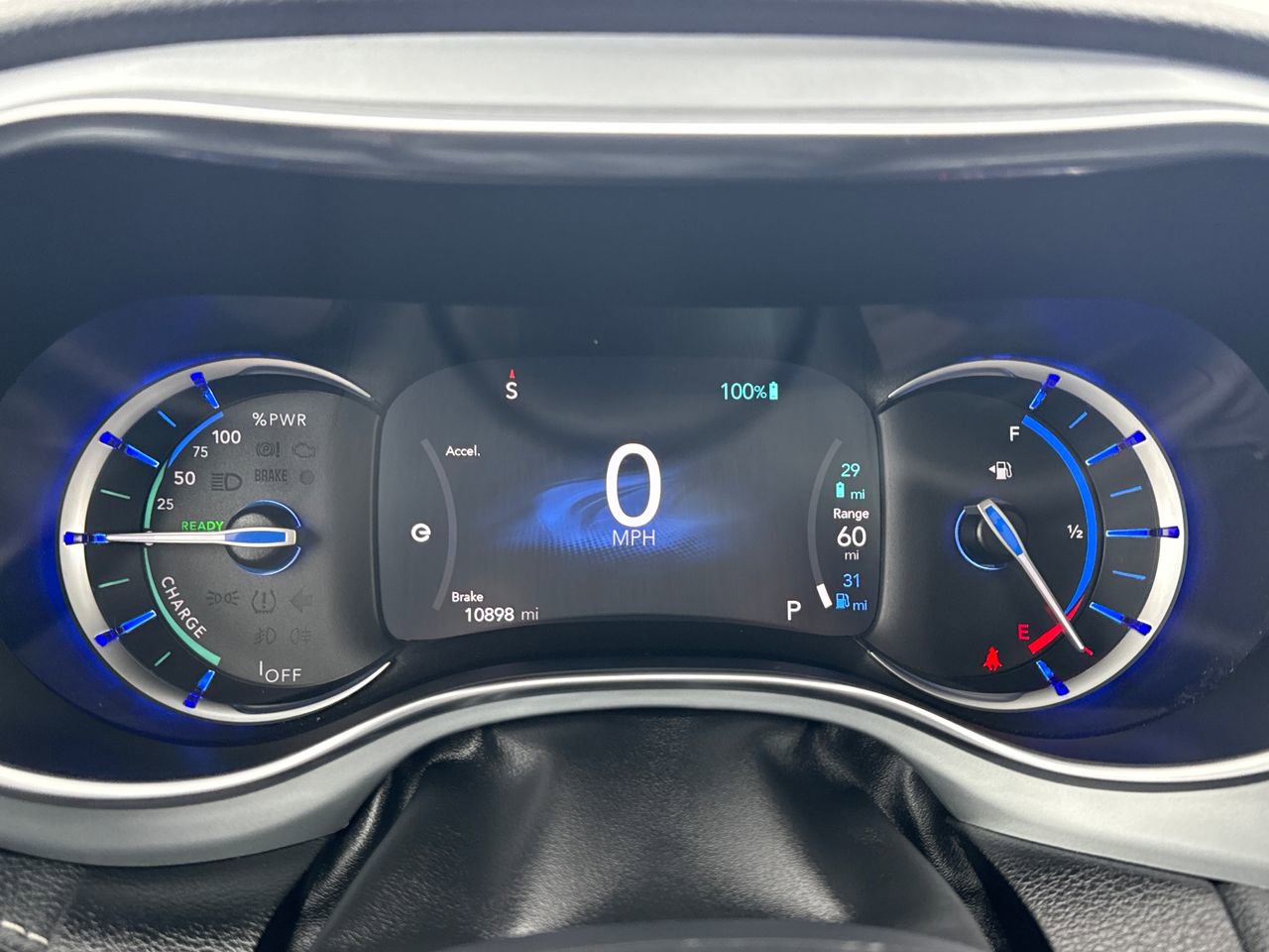 Used 2025 Chrysler Pacifica Premium image 21