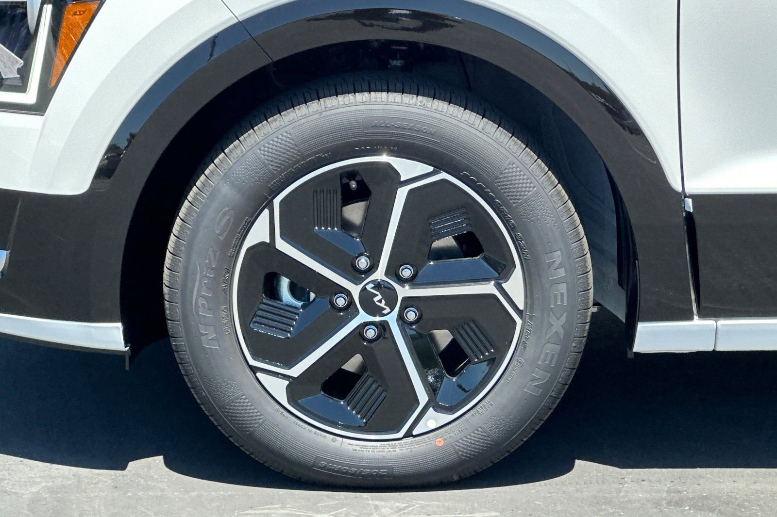 New 2026 Kia Niro FWD image 26