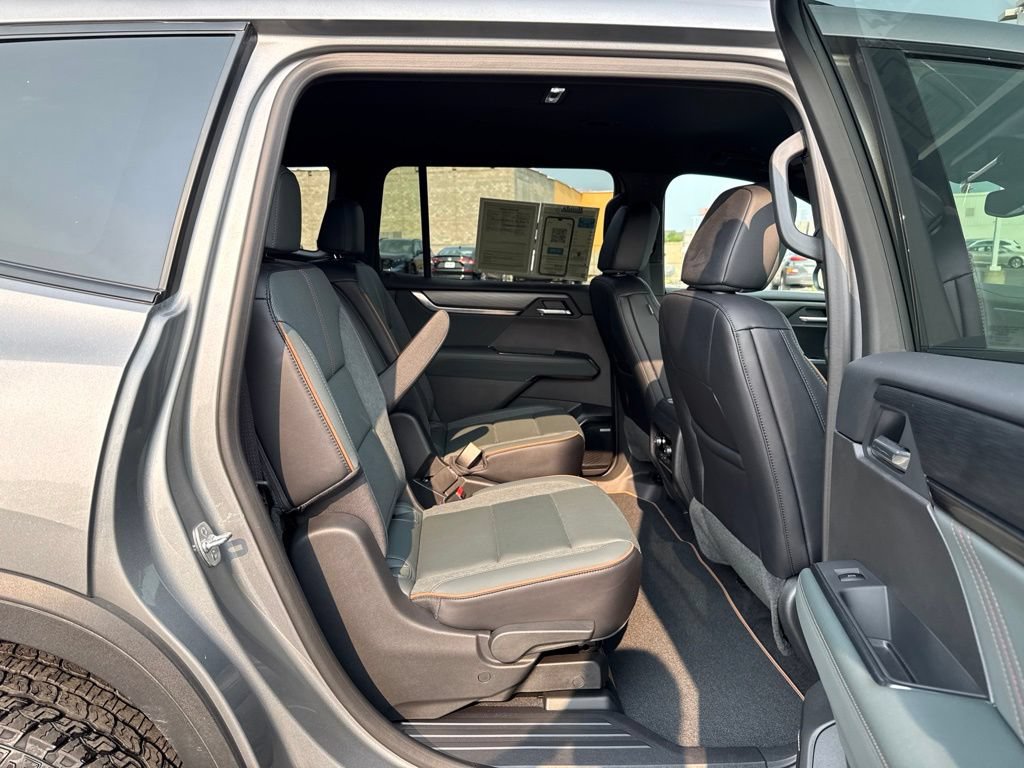 Used 2025 GMC Acadia AT4 AWD/4WD image 39