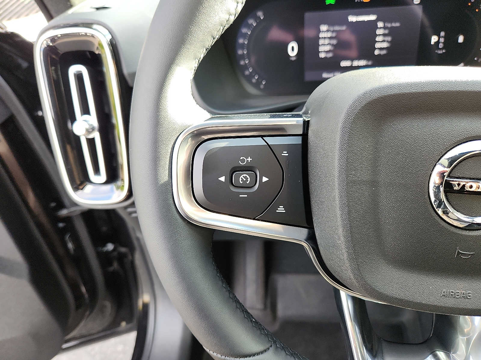 Certified 2023 Volvo XC40 B5 Plus w/ Climate Package AWD/4WD image 20