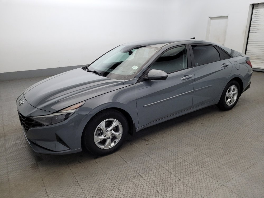 Used 2022 Hyundai Elantra SE image 2
