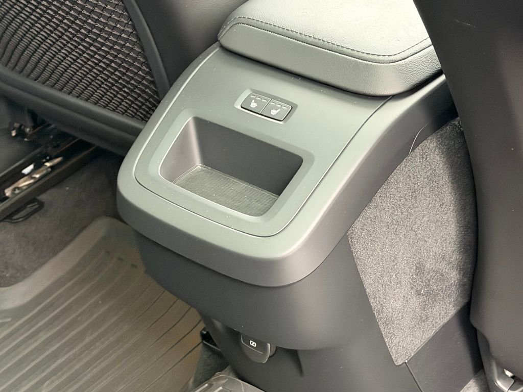 Certified 2023 Volvo XC60 B5 Plus w/ Climate Package AWD/4WD image 18