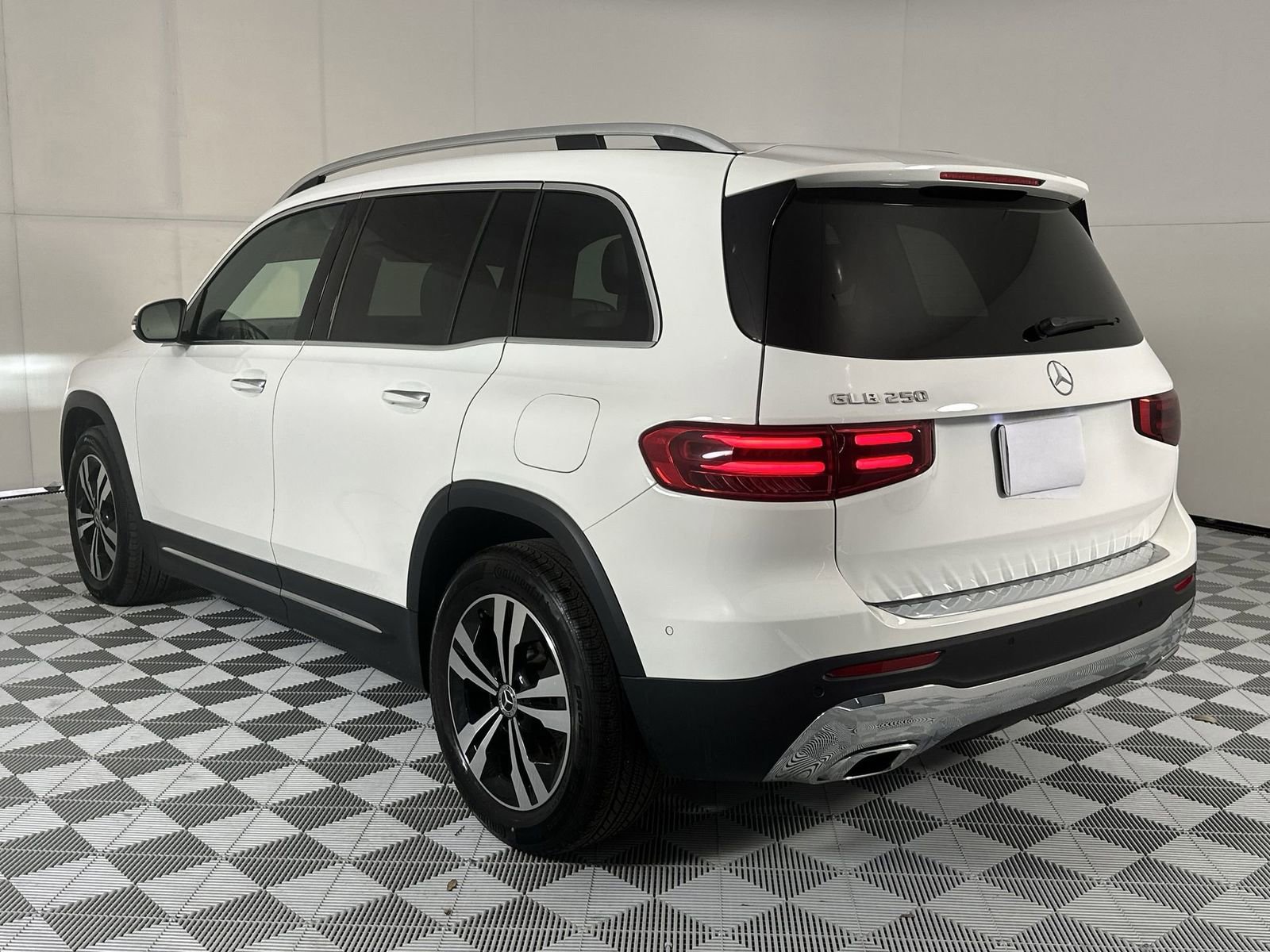 Used 2025 Mercedes-Benz GLB 250 image 6