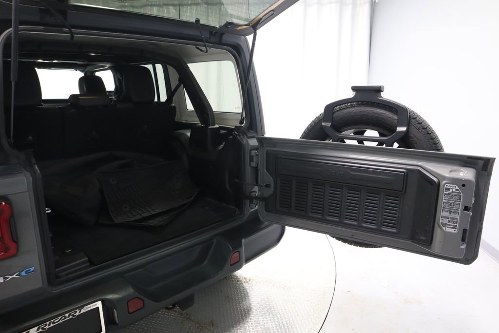 Used 2023 Jeep Wrangler Unlimited Sahara AWD/4WD image 16