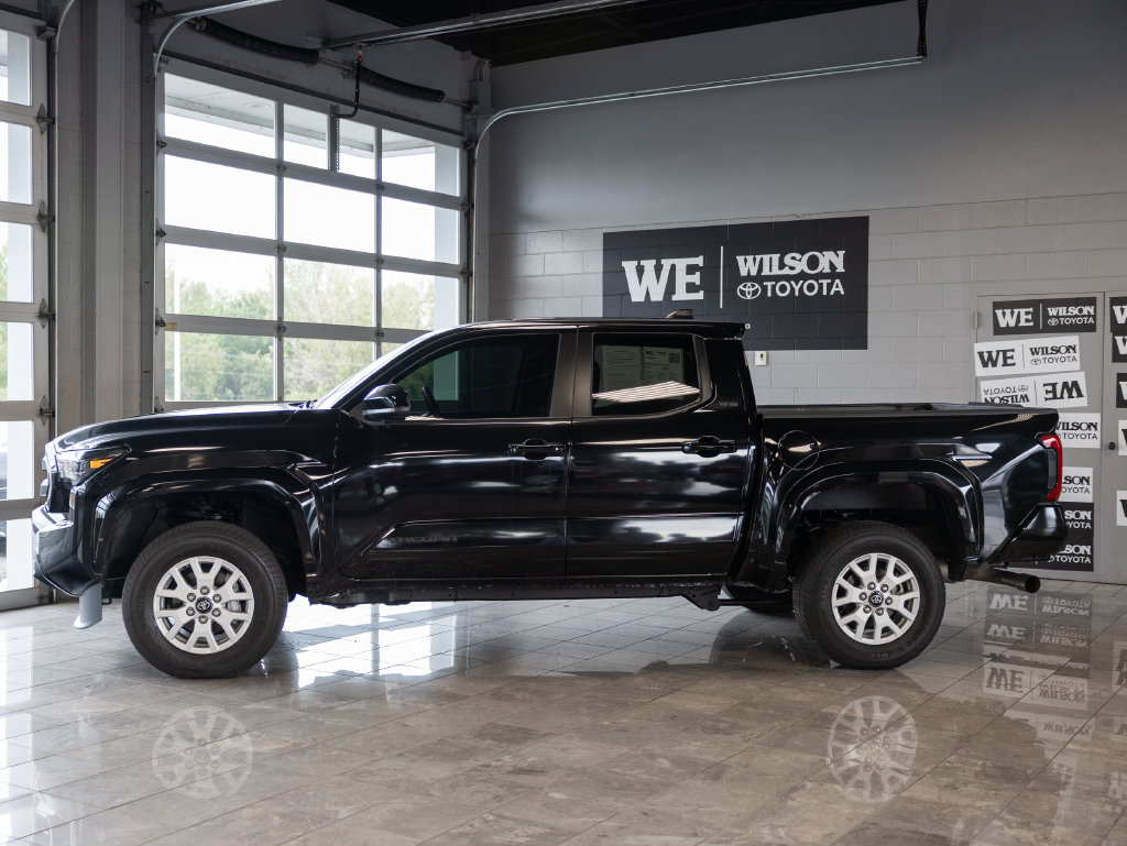 Certified 2024 Toyota Tacoma SR5 AWD/4WD image 1