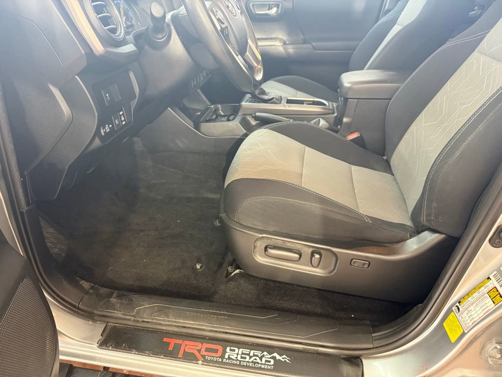Used 2022 Toyota Tacoma TRD Off-Road AWD/4WD image 11