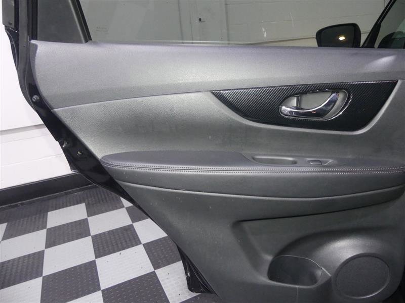 Used 2017 Nissan Rogue SL w/ SL HEV Premium Package image 26