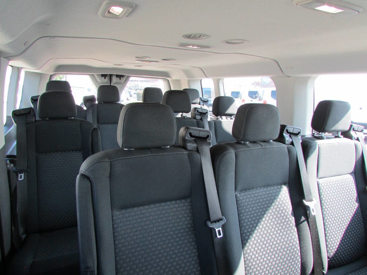 Used 2023 Ford Transit 350 XLT image 27