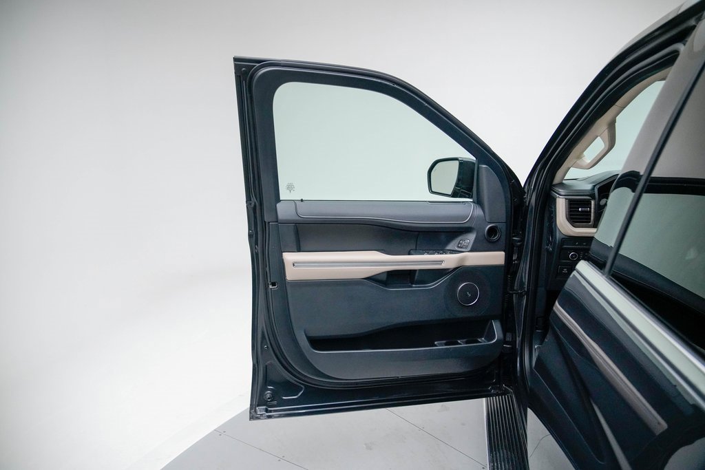 Used 2022 Ford Expedition Max Limited image 22