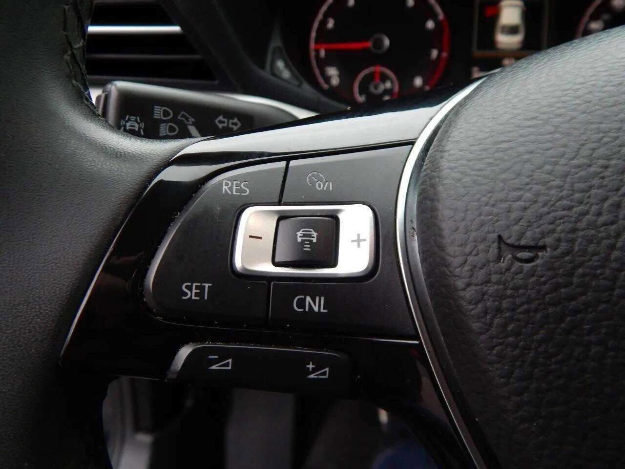 Used 2022 Volkswagen Passat 2.0T SE image 23