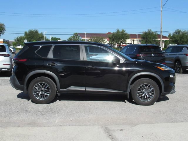 Used 2023 Nissan Rogue S image 2