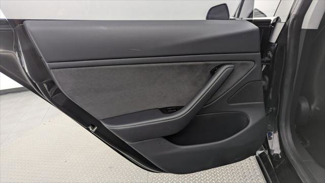 Used 2018 Tesla Model 3 Long Range RWD image 14