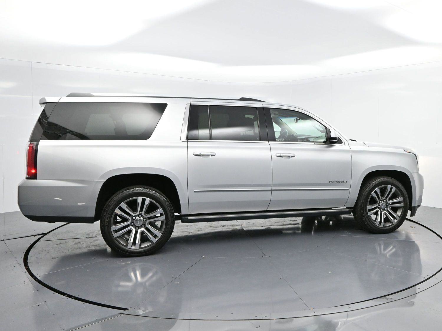 Used 2019 GMC Yukon XL Denali w/ Denali Ultimate Package AWD/4WD image 8
