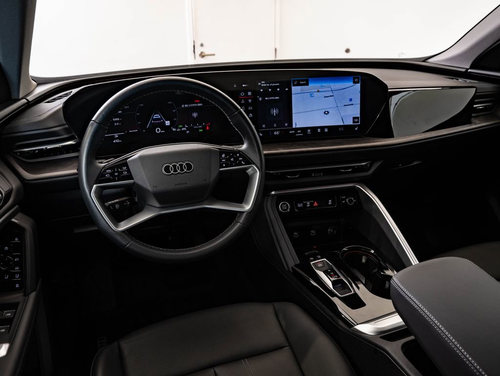 Used 2025 Audi Q5 Premium Plus w/ Premium Plus AWD/4WD image 4