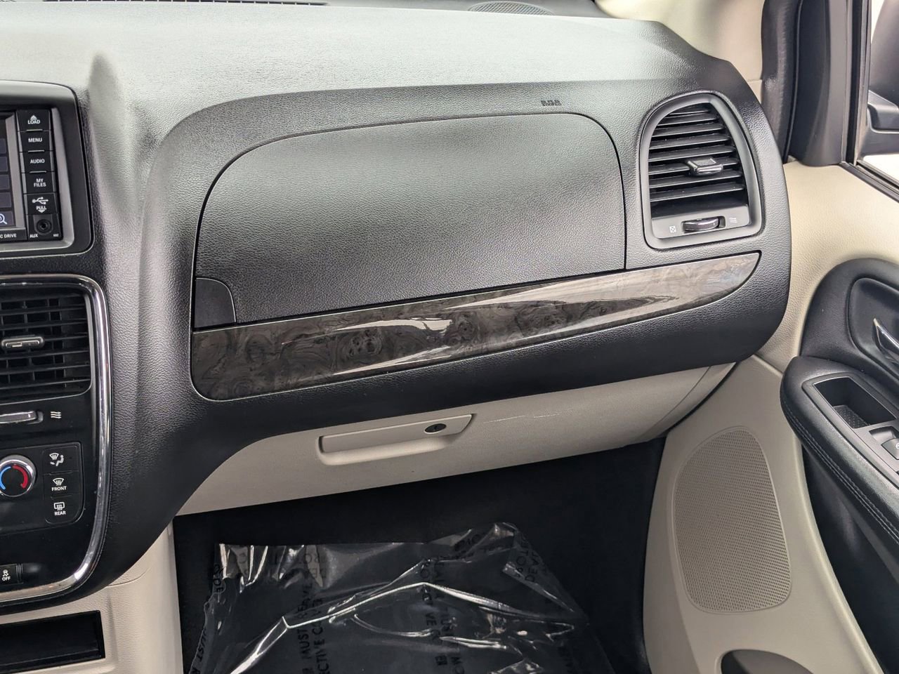 Used 2018 Dodge Grand Caravan SE image 13
