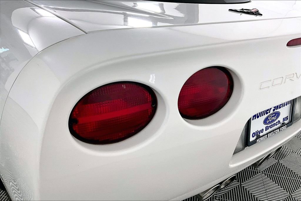 Used 2002 Chevrolet Corvette Coupe w/ Preferred Equipment Group2 image 20