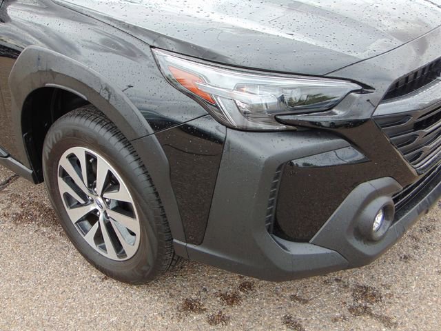 Certified 2025 Subaru Outback Premium AWD/4WD image 2