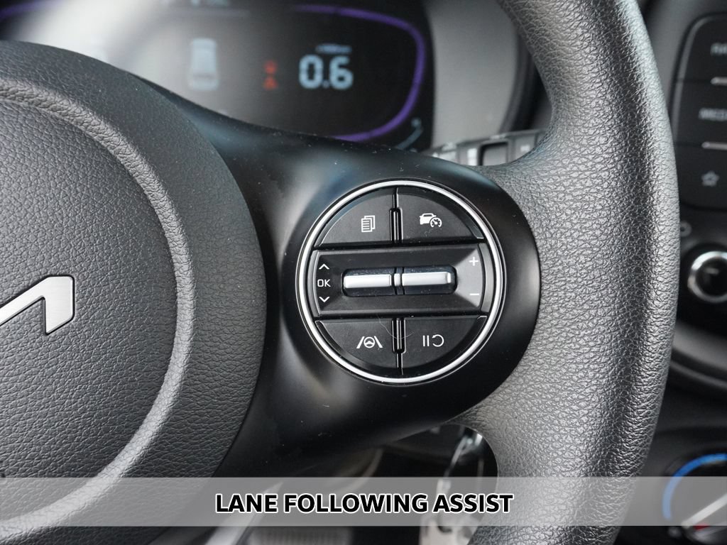 Used 2025 Kia Soul LX w/ LX Technology Package FWD image 3