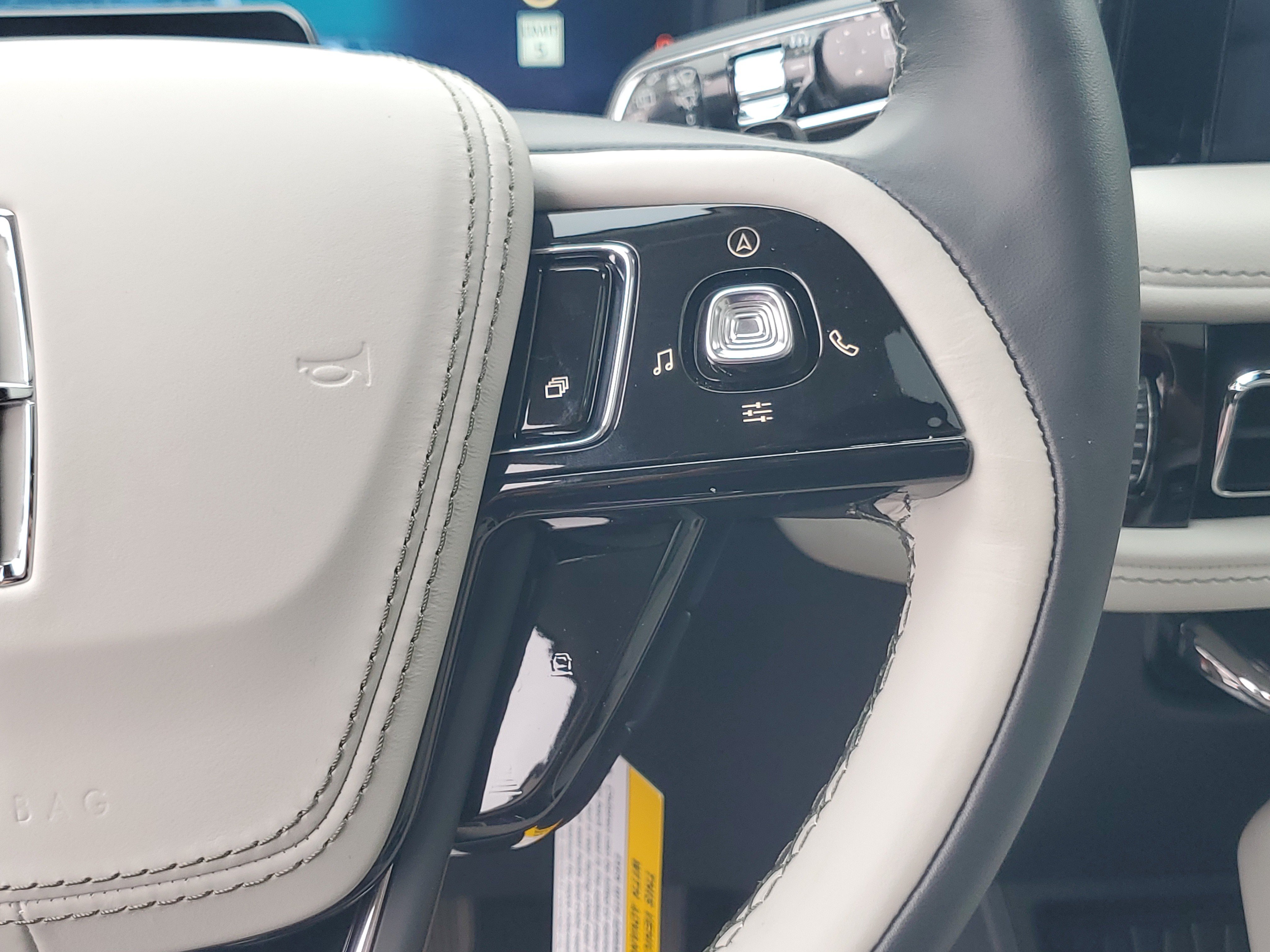 New 2026 Lincoln Aviator Reserve AWD/4WD image 16