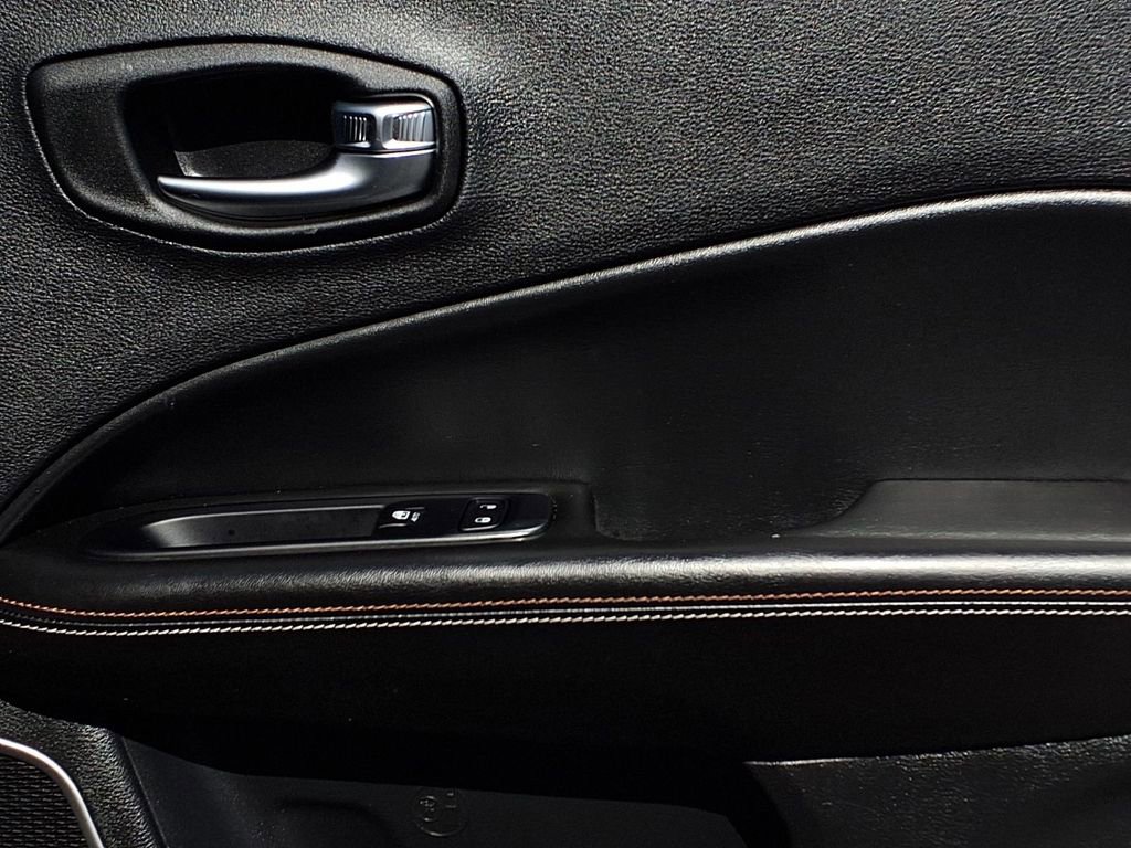 Used 2020 Jeep Compass Latitude AWD/4WD image 25