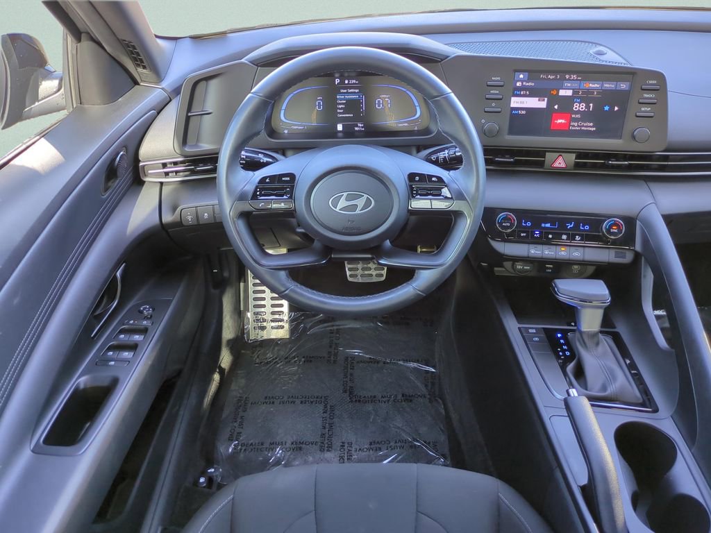 Certified 2025 Hyundai Elantra Sport w/ Cargo Package image 11