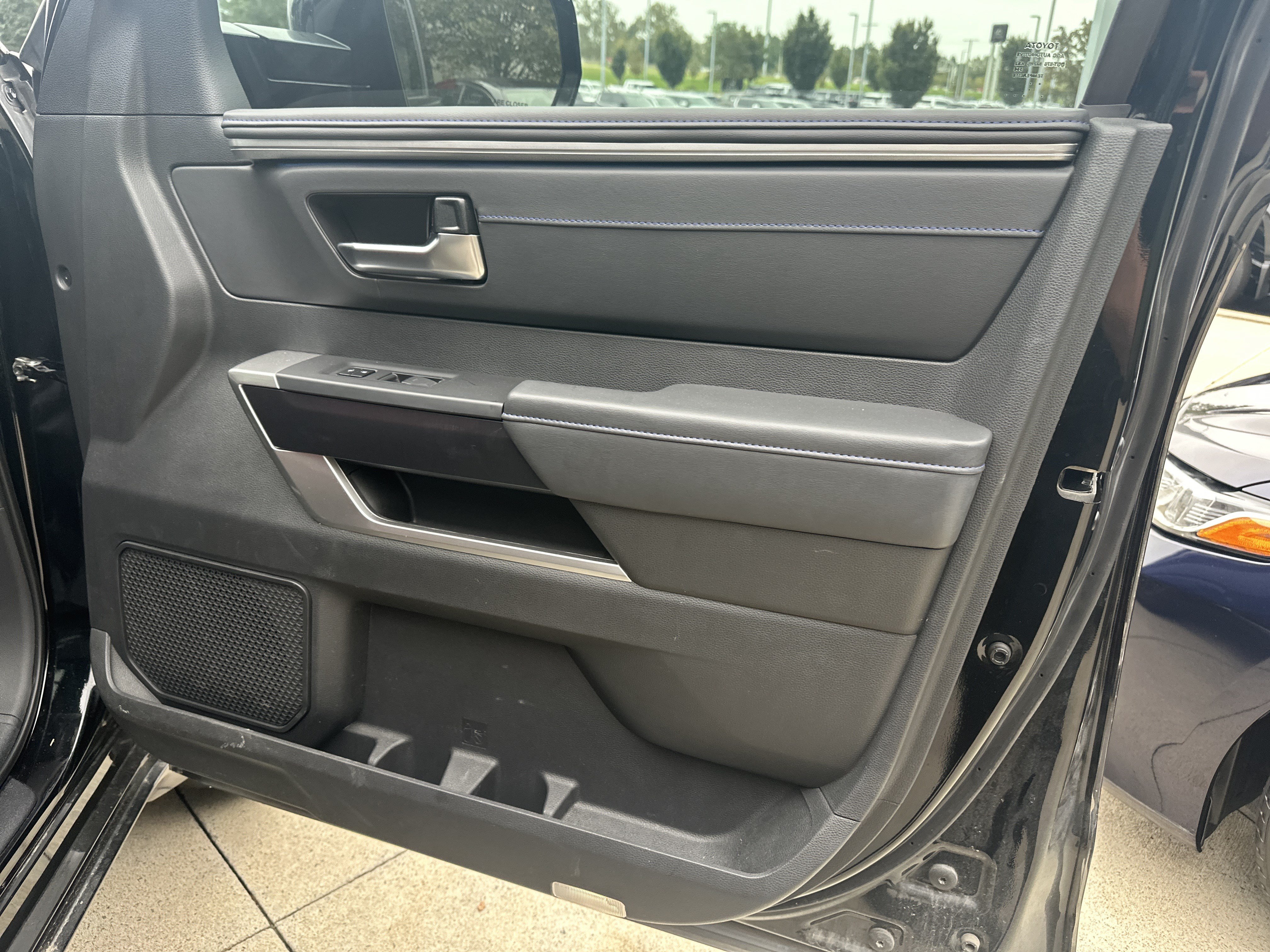 Used 2024 Toyota Tundra Platinum AWD/4WD image 28