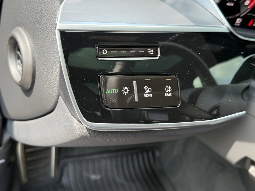 Used 2024 Audi S8 w/ S8 Comfort Plus Package image 31