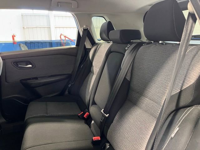 Used 2022 Nissan Rogue SV AWD/4WD image 18