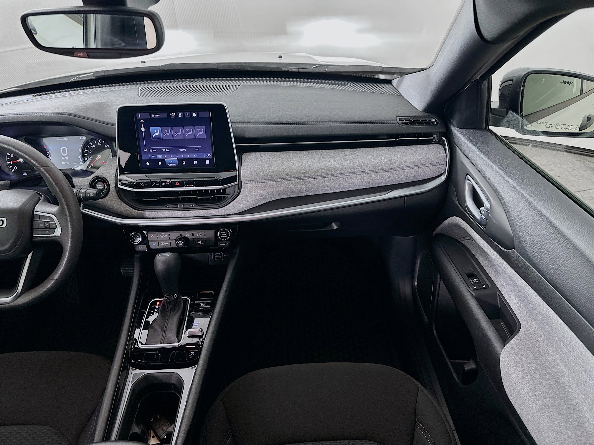 Certified 2025 Jeep Compass Sport image 28