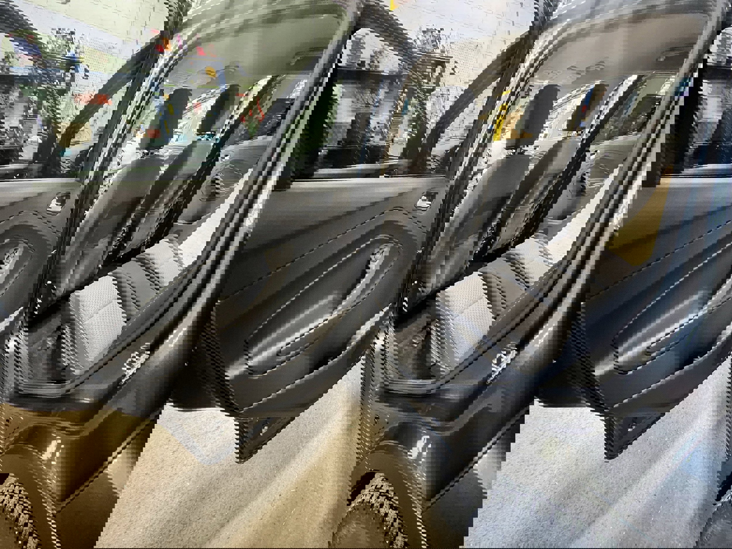 Used 2017 Ford Escape SE image 11