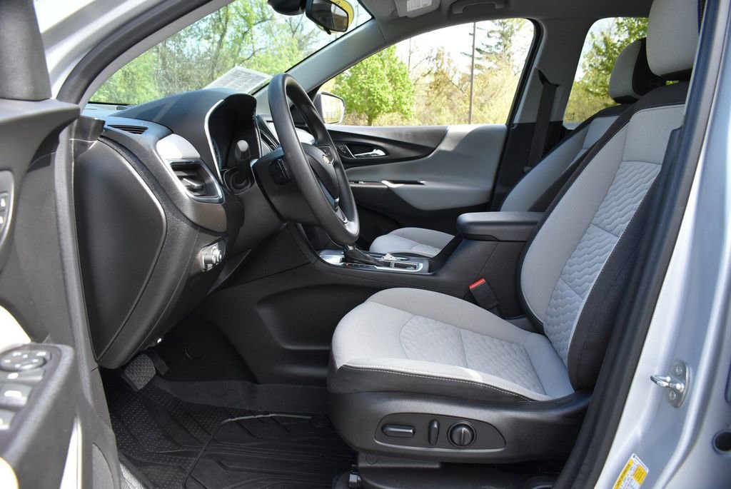 Used 2020 Chevrolet Equinox LS w/ LS Convenience Package FWD image 12