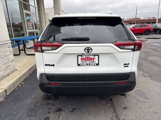 Used 2022 Toyota RAV4 XLE image 4