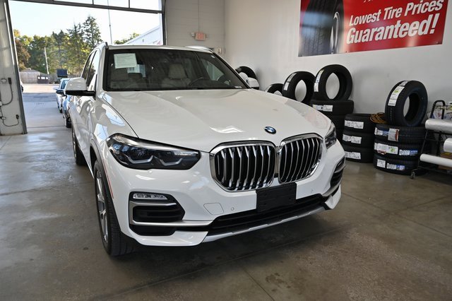 Used 2021 BMW X5 xDrive40i w/ Premium Package image 3