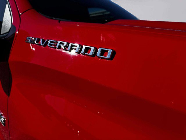 Used 2020 Chevrolet Silverado 1500 LT w/ Texas Edition image 11