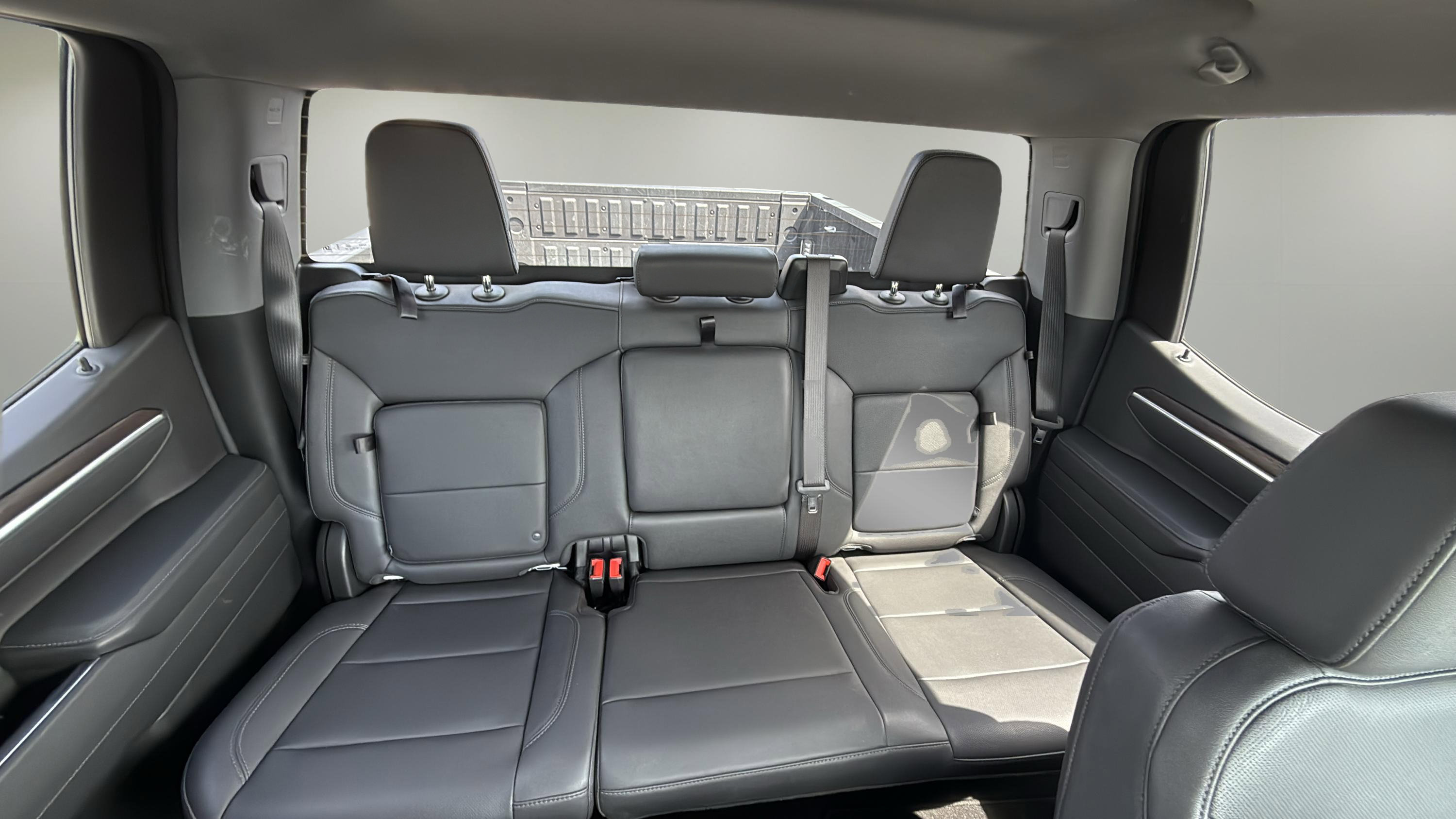 Used 2025 GMC Sierra 1500 SLT AWD/4WD image 16