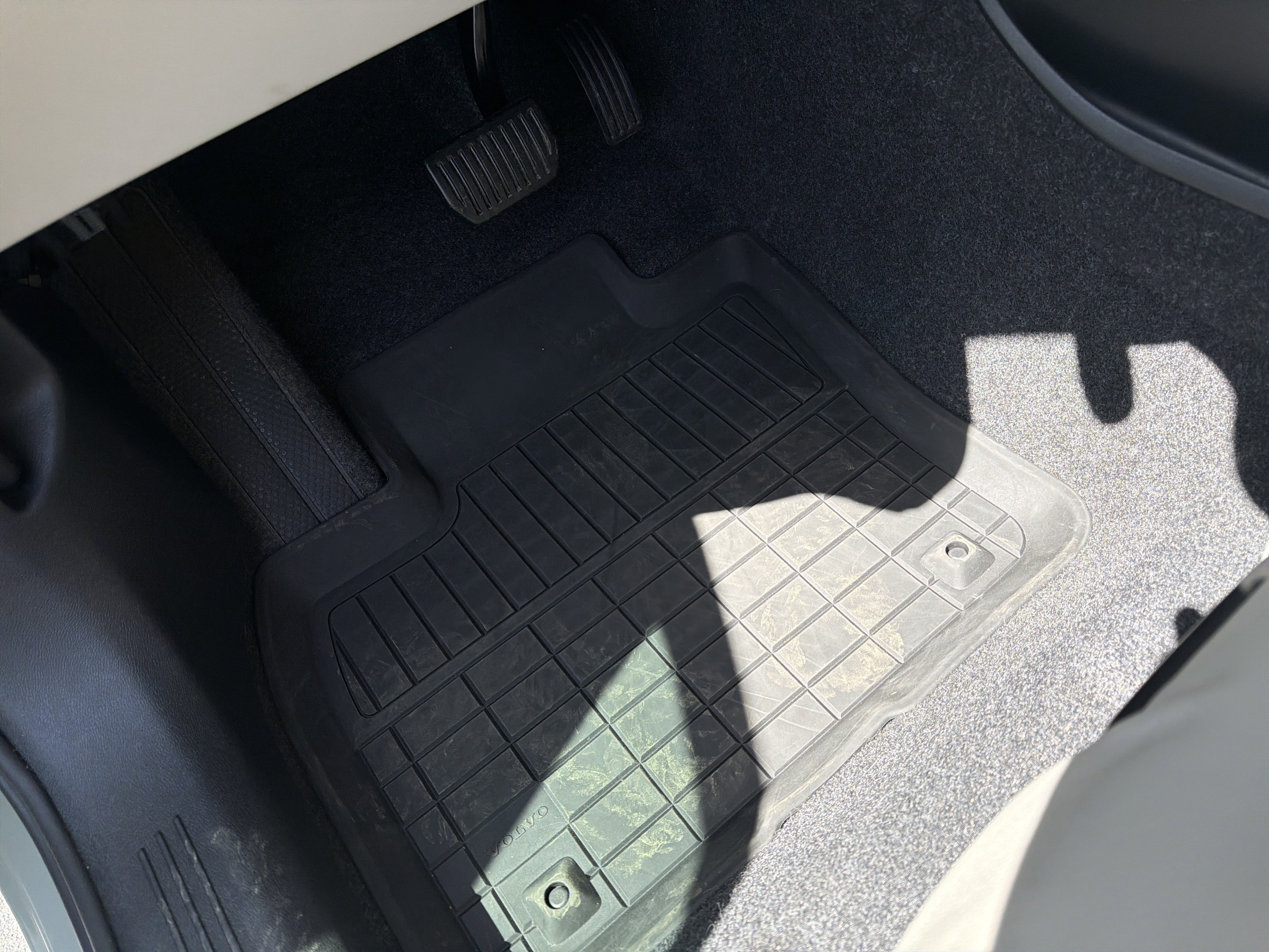 Certified 2025 Volvo XC40 B5 Ultra w/ Protection Package Premier image 17