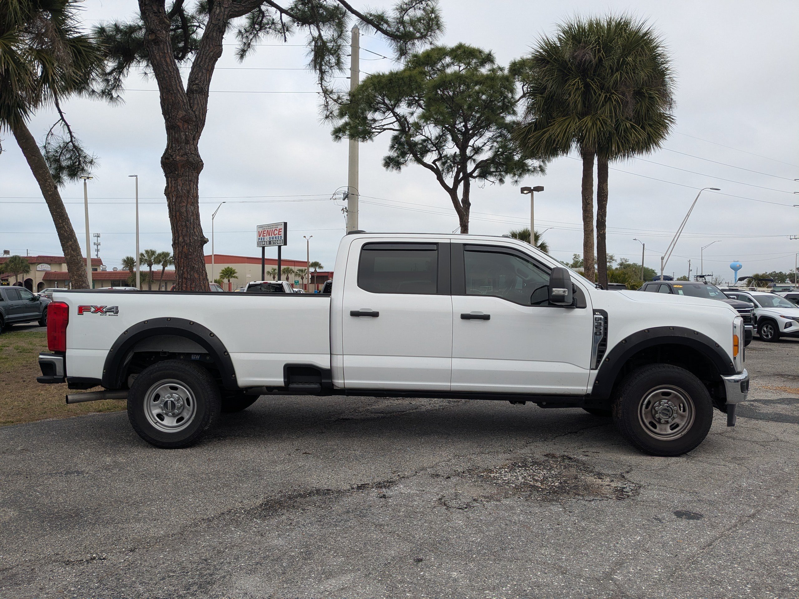 Used 2023 Ford F350 XL w/ FX4 Off-Road Package AWD/4WD image 3