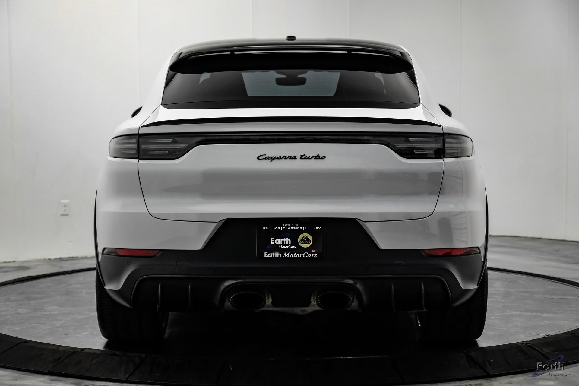 Used 2022 Porsche Cayenne Turbo image 10