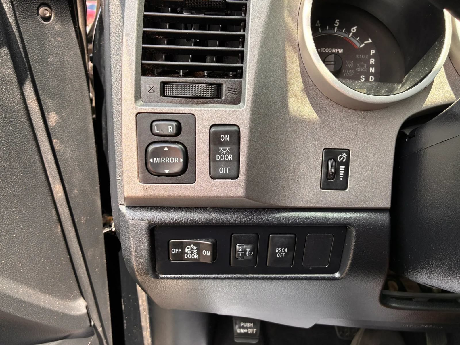 Used 2011 Toyota Tundra 4x4 Double Cab image 19
