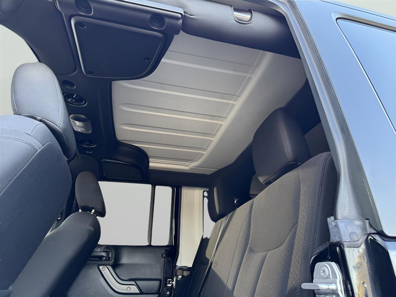 Used 2018 Jeep Wrangler Unlimited Sport S image 17