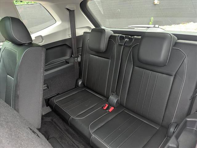 Used 2023 Volkswagen Tiguan SE w/ Panoramic Sunroof Package FWD image 26