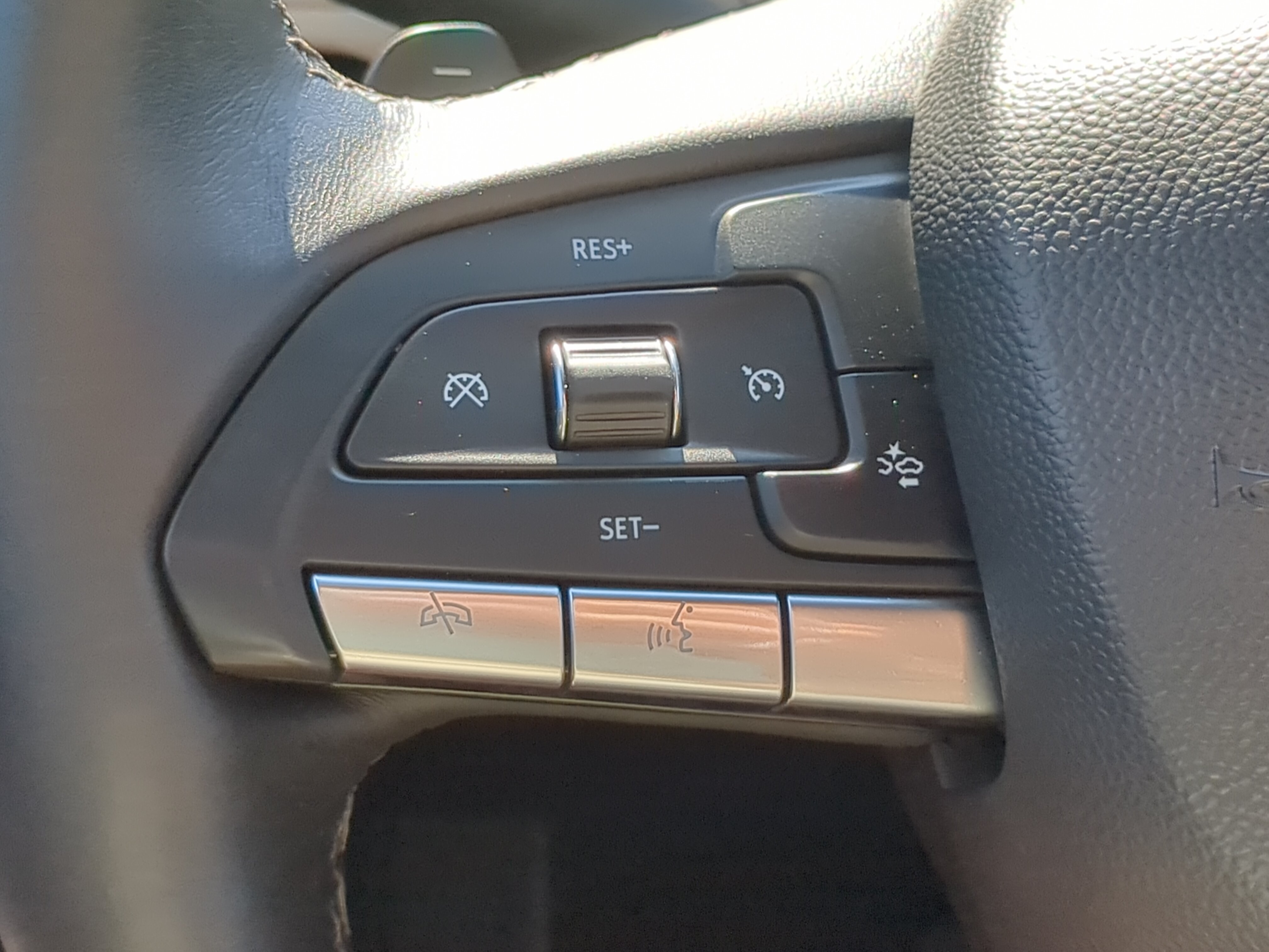 Used 2024 Cadillac XT4 Luxury FWD image 23