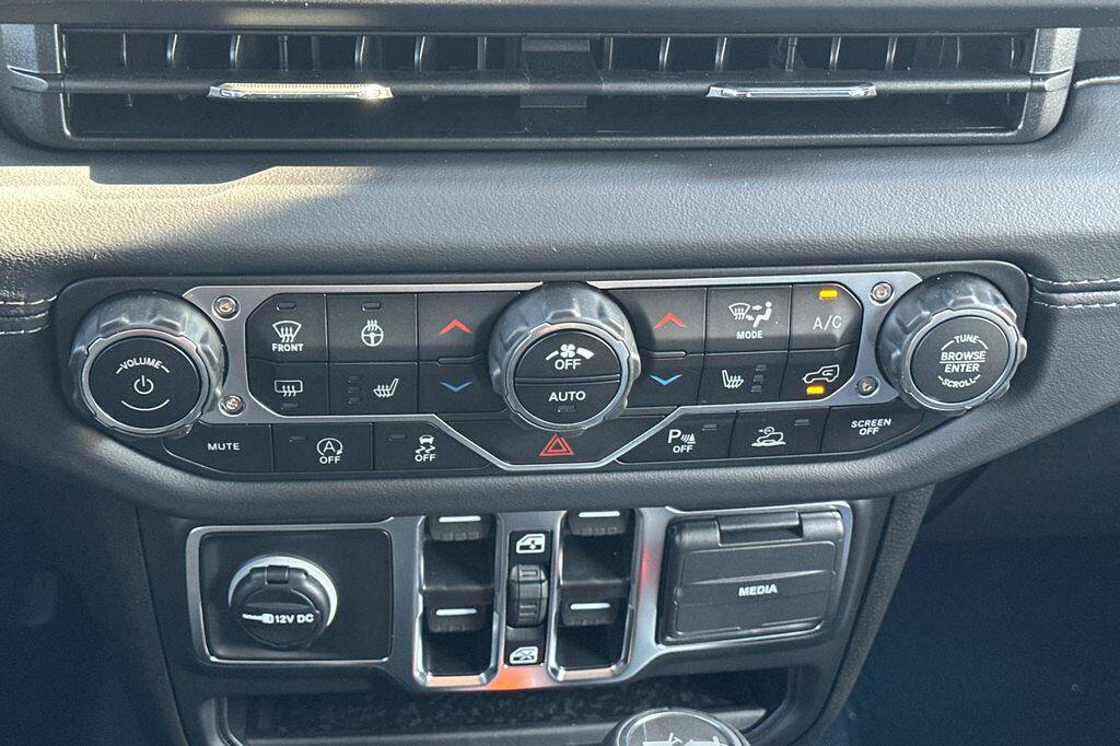 New 2026 Jeep Wrangler Unlimited Sahara AWD/4WD image 20
