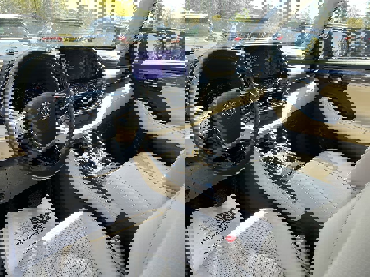 Used 2023 Toyota Highlander Limited image 30