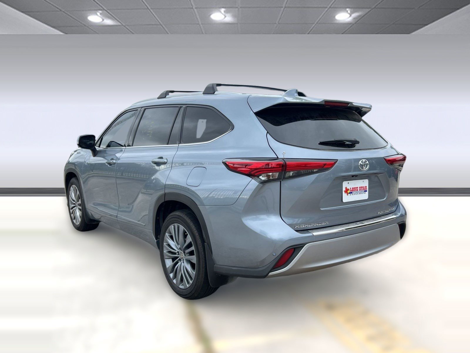 Used 2021 Toyota Highlander Platinum AWD/4WD image 3