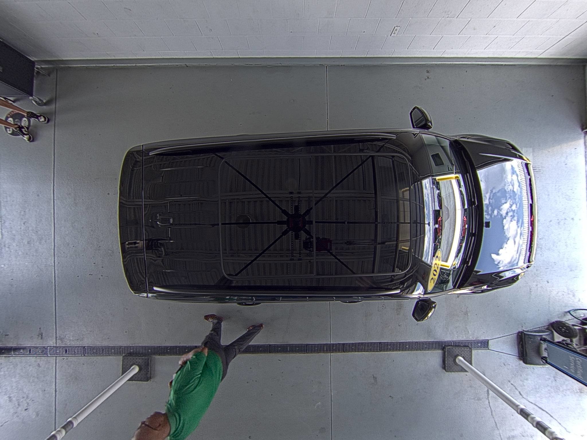 Used 2022 Volkswagen Tiguan SE R-Line image 34