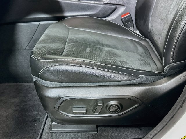 Used 2024 Jeep Grand Cherokee L Altitude AWD/4WD image 19