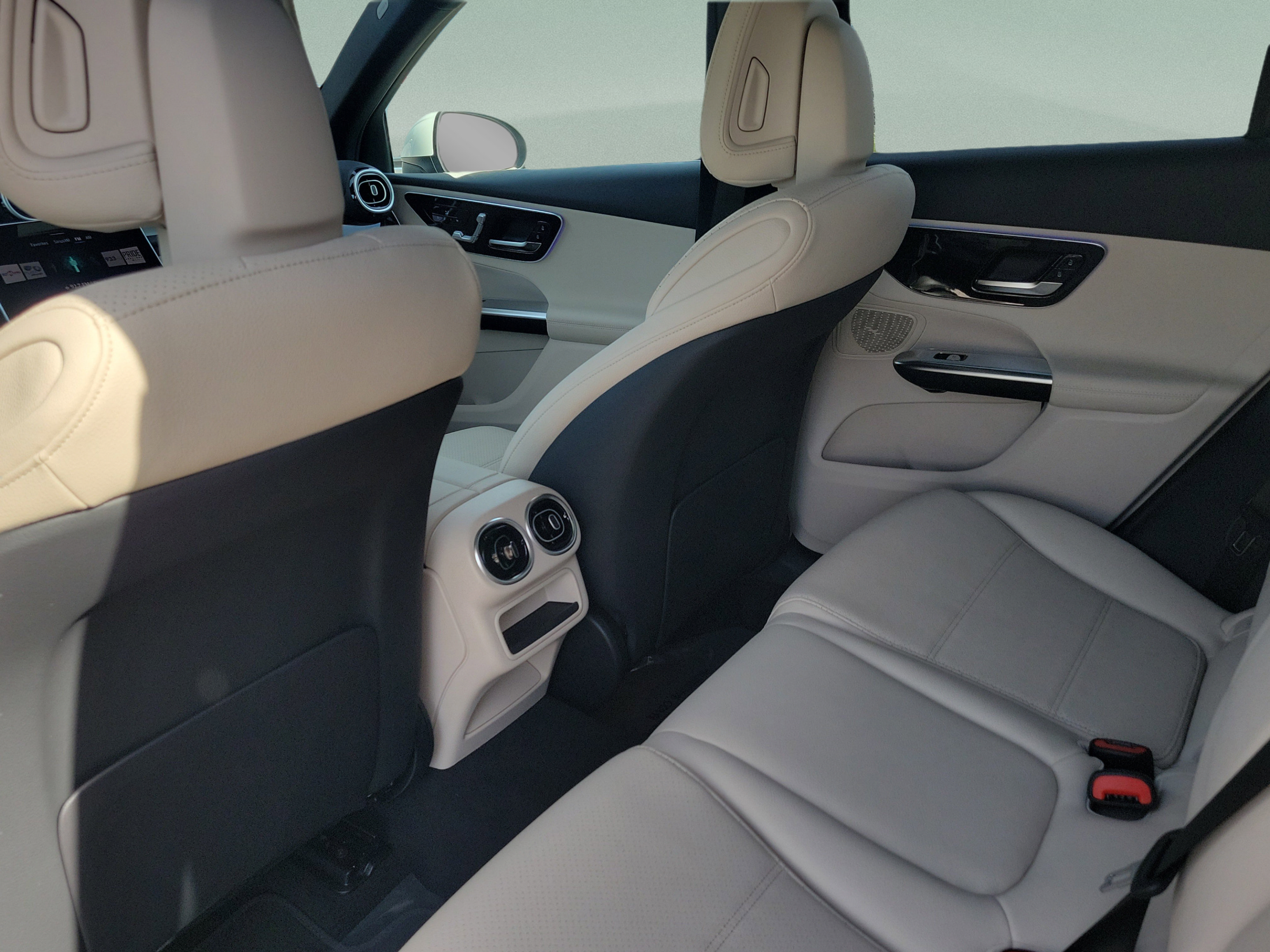 Used 2026 Mercedes-Benz GLC 300 image 25